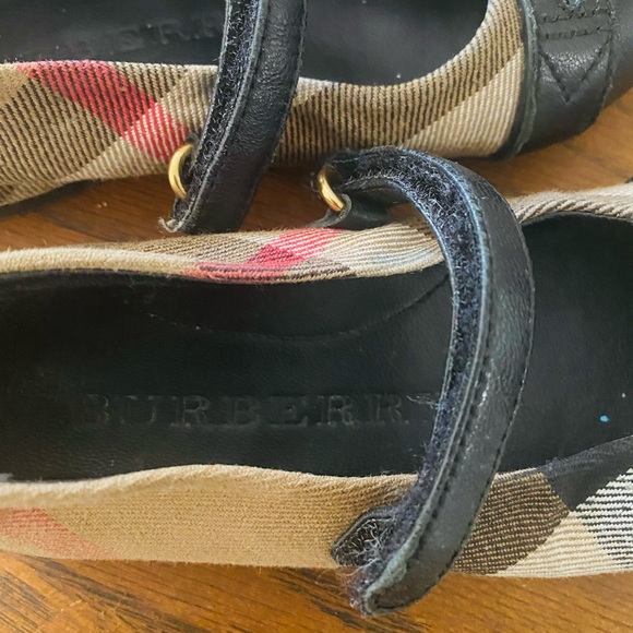 Authentic Burberry Kids shoe - Picture 8 of 8